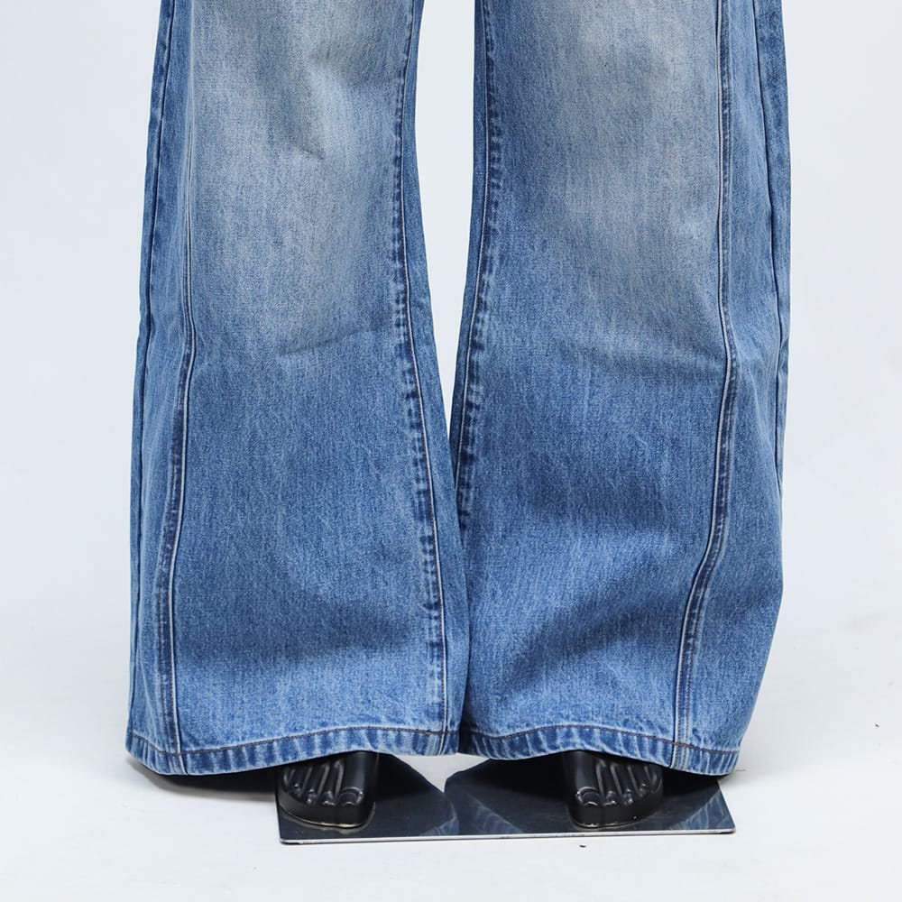 Barrel Jeans – Light Blue Wash (Preorder)
